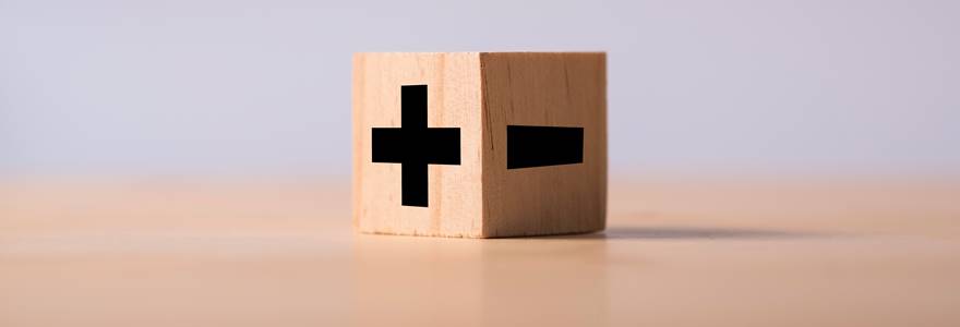cubo de madeira.com sinal de positivo e negativo