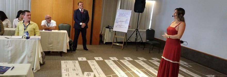 Melissa Conversando com os membros da turma 63 do PSC RIO
