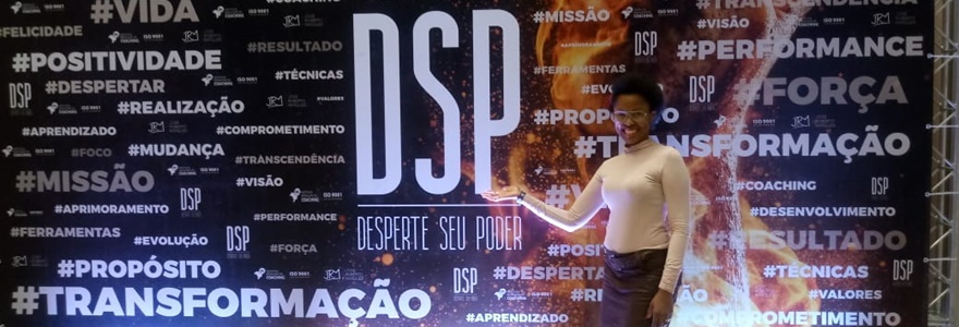 Juliana no evento Desperte Seu poder