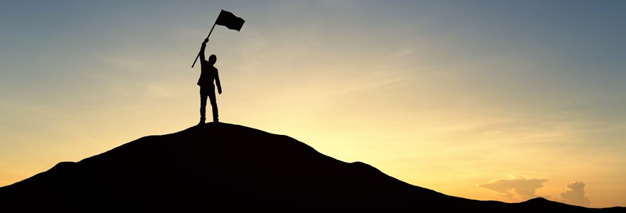 Silhouette,Of,Businessman,Celebrating,Success,On,Top,Of,Hill,,Sky