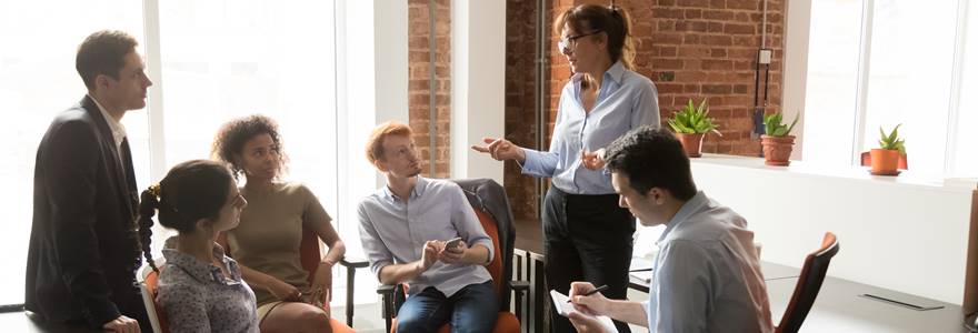Middle,Aged,Female,Team,Leader,Or,Boss,Hold,Casual,Group