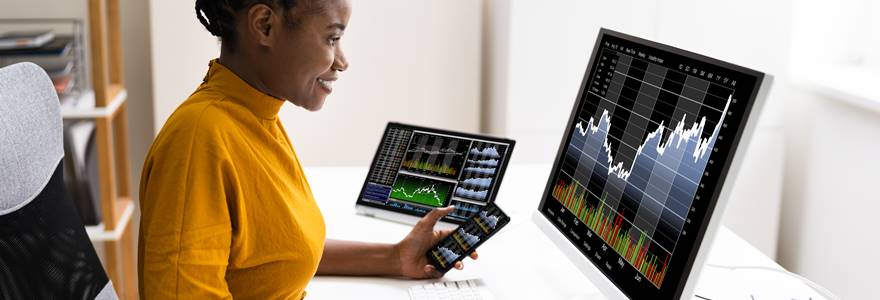 African,American,Business,Data,Analyst,Woman,Using,Computer